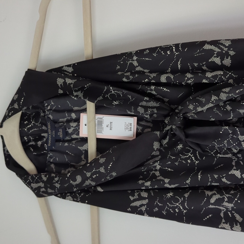 NWT Banana Republic Silky Sleeveless Blouse Size Petite Large